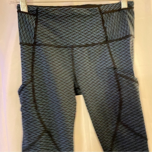 Lululemon Outrun‎ 17" Crop Legging Score Jacquard Black Indian Ocean size 6 - Picture 3 of 8